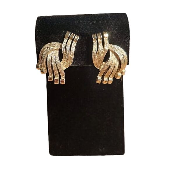 Vintage Abstract Decor Luxury Clip-on Earrings - Picture 12 of 12